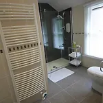 West View بيت ضيافة 4*